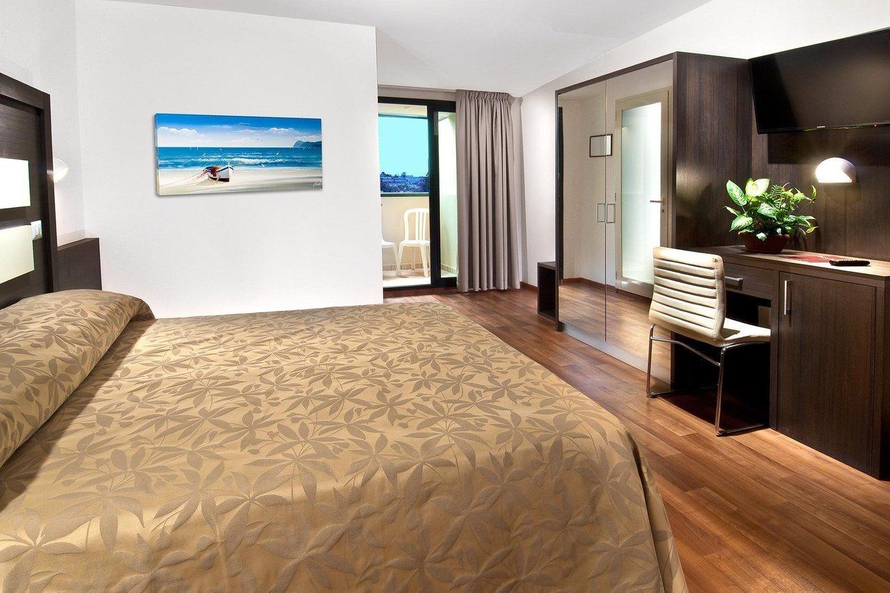 Hotel Milton Cattolica Buitenkant foto
